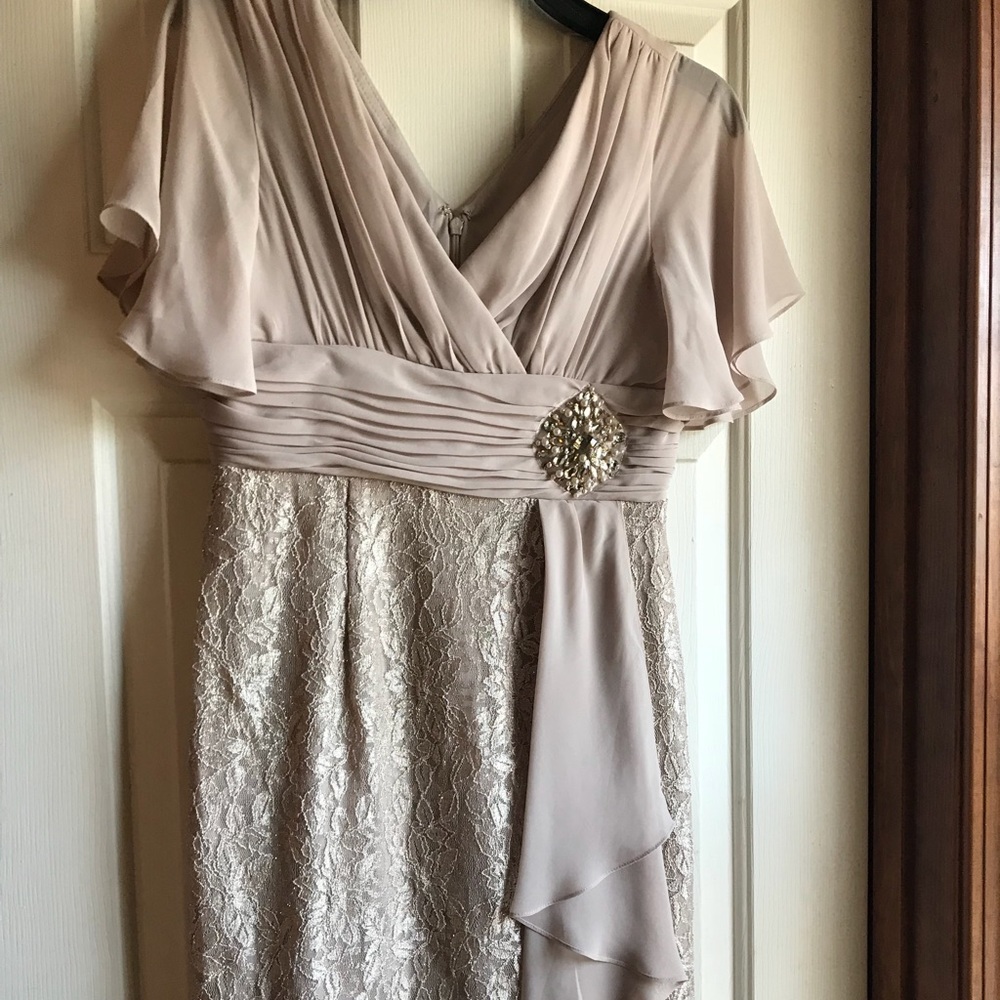 JESSICA HOWARD Champaign flutter sleeve dress